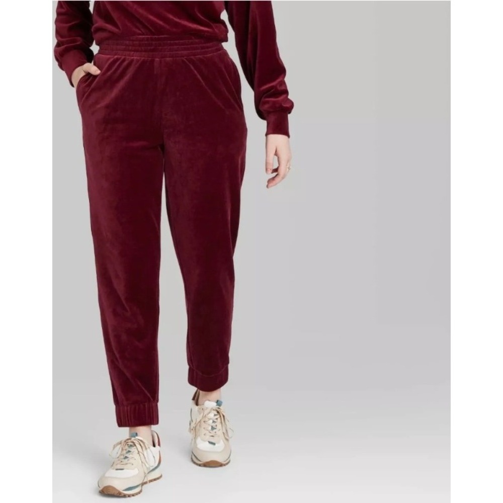 Wild Fable Velvet Joggers Burgundy Casual Comfy Pants Elastic Waist Size M NWT